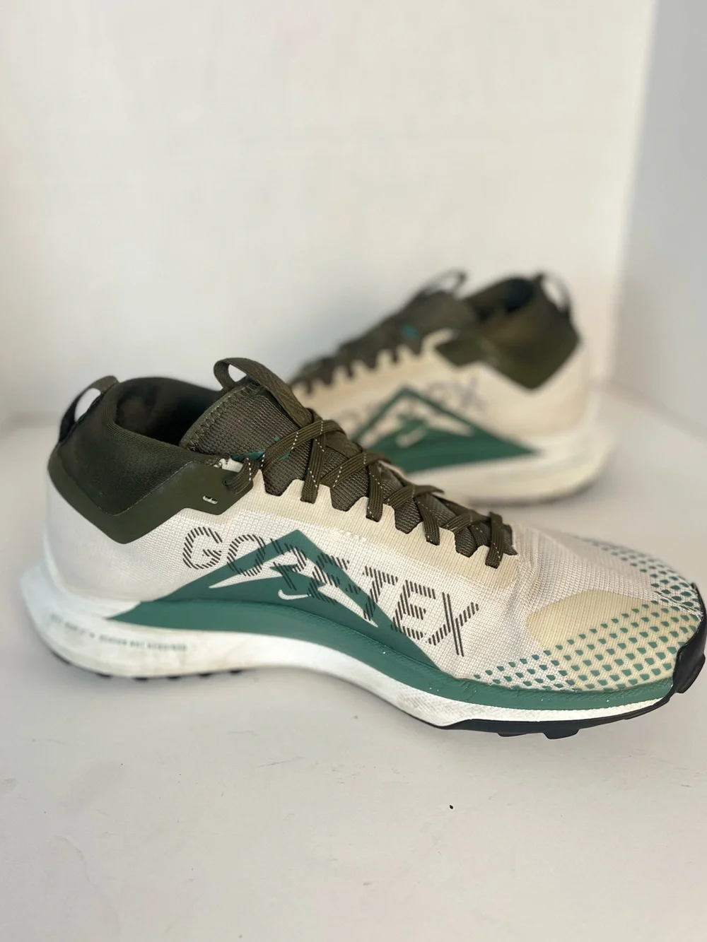 Nike Trail Shoes Men 10.5 Pegasus Trail 4 Gore-Tex Running Waterproof Bone Green